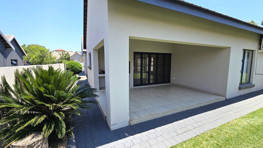 To Let 3 Bedroom Property for Rent in Melodie North West